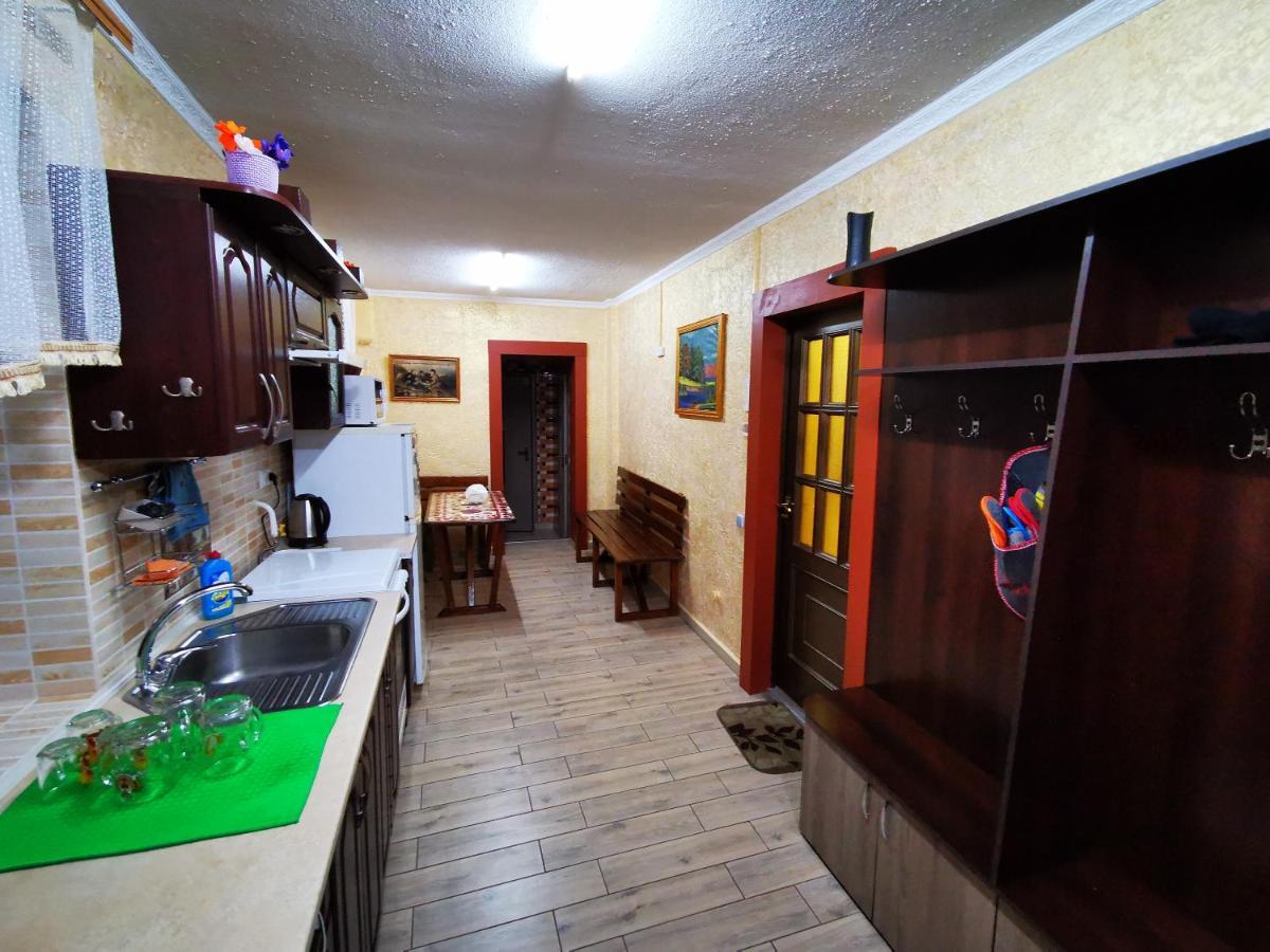 Міні Квартал Hotel Yahotyn Buitenkant foto