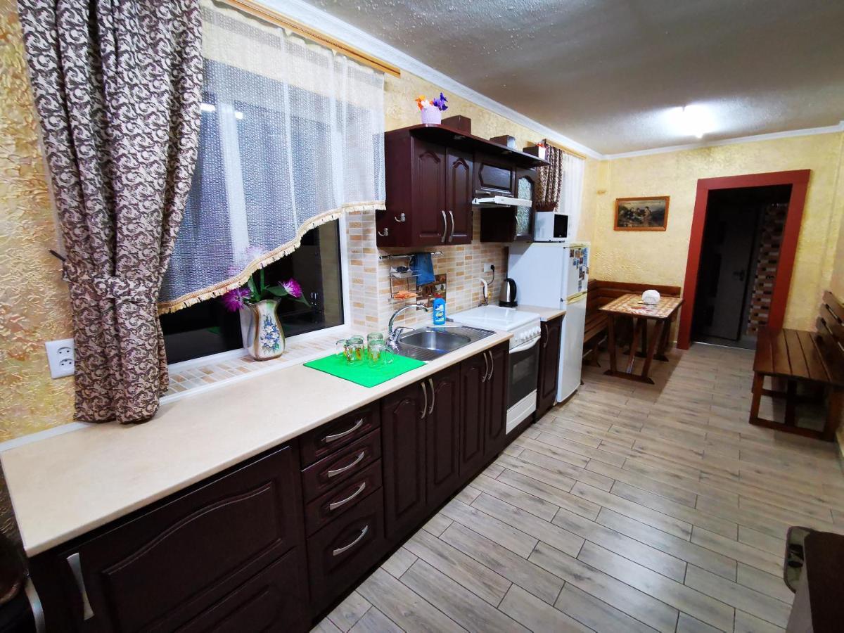 Міні Квартал Hotel Yahotyn Buitenkant foto