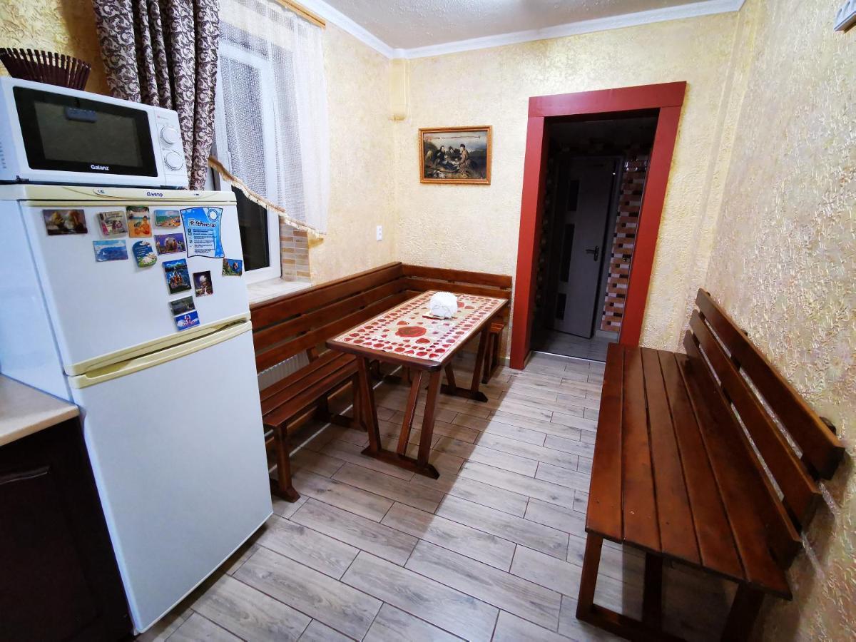 Міні Квартал Hotel Yahotyn Buitenkant foto